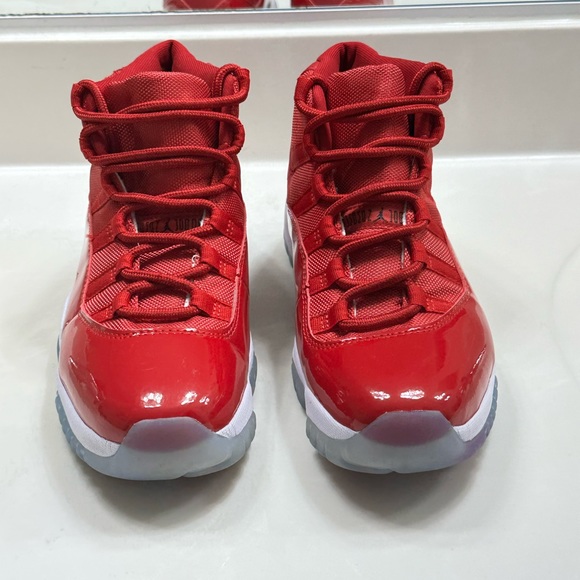 SOLD😃 Authentic NIIKE JORDAN Women’s Mid Top Red PATENT SNEAKERS SZ. 8.5 - Picture 12 of 14